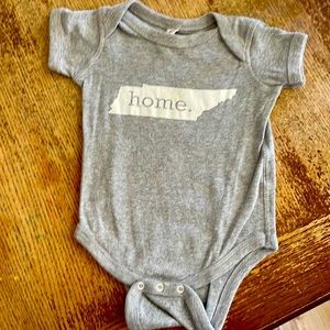 Tennessee HOME gray snap onesie baby size 12 months